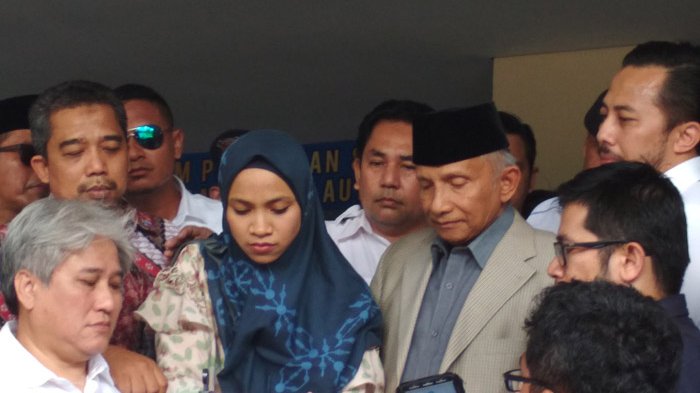 Teriakan Putri Amien Rais Tenangkan Suasana Ricuh di Depan Polda Metro Jaya